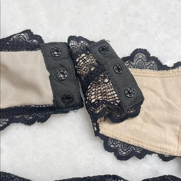 Chic Black and Cream Lace Bodysuit with Adjustable Straps - Picture 8 of 9